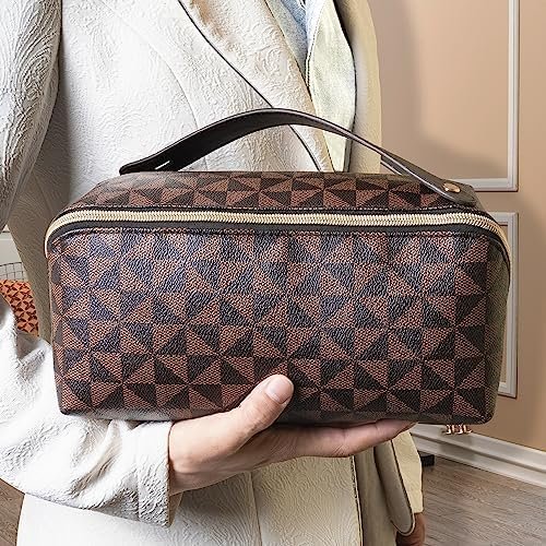 DIYOOHOMY Brown Checkered Makeup Bag Large Capacity Lay Flat Cosmetic Bag With Compartments Travel Leather Women Waterproof Beauty Bathroom Skincare Big Bag Designer Toiletry Organizer Pouch