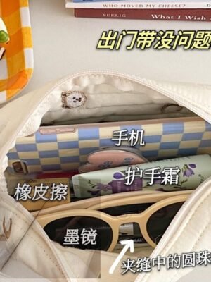 Quilted Makeup Bag Cute Makeup Bag Organizer Travel Cosmetic Bag Aesthetic Coquette Cotton Preppy Make up Bag Toiletry Bags for Women Girls(Bear Small)