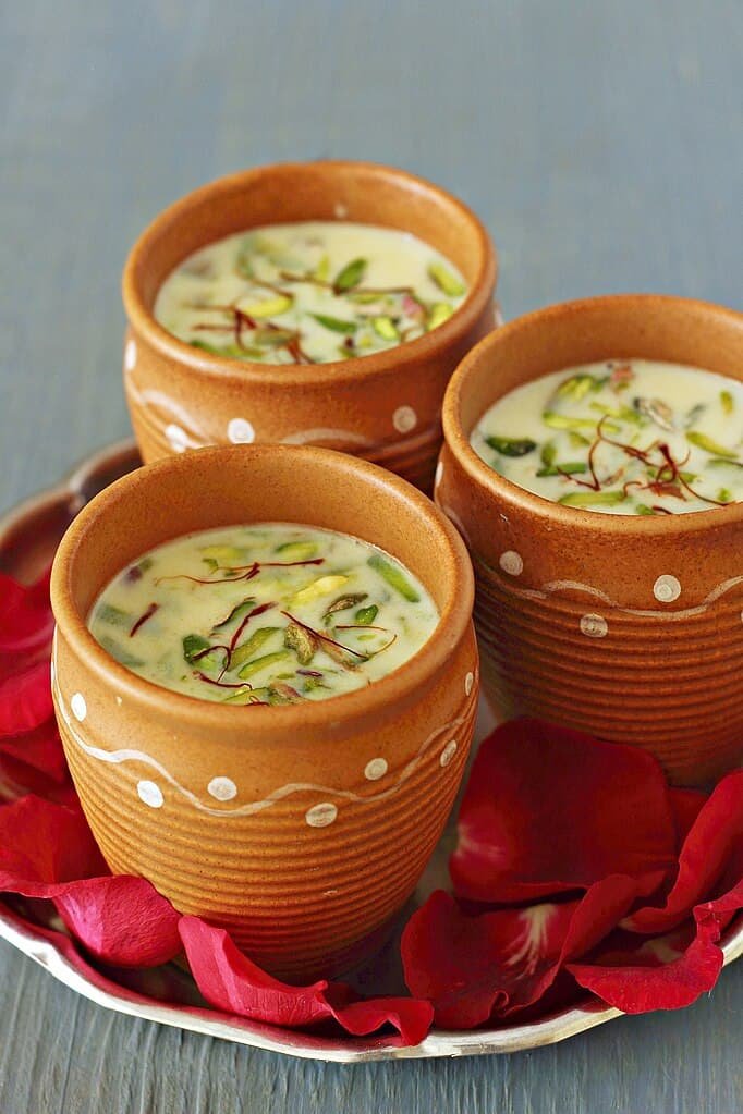 4 Incredible Thandai Benefits – A Festive Power Drink!