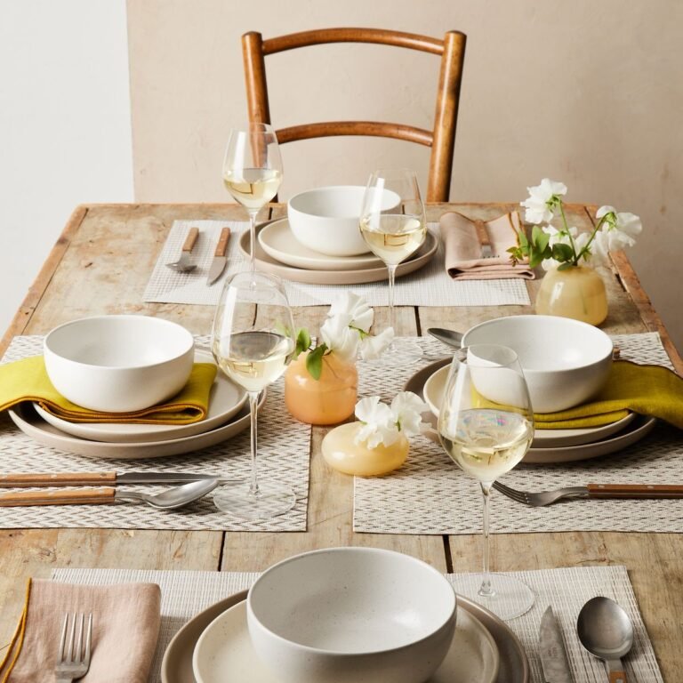 6 Spring Table Ideas That’ll Instantly Elevate Your Dinner Party 6 Spring Table Ideas That’ll Instantly Elevate Your Dinner Party