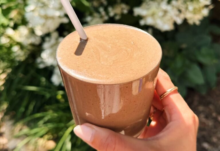 Chocolate Cherry Smoothie Recipe – Pinch of Yum